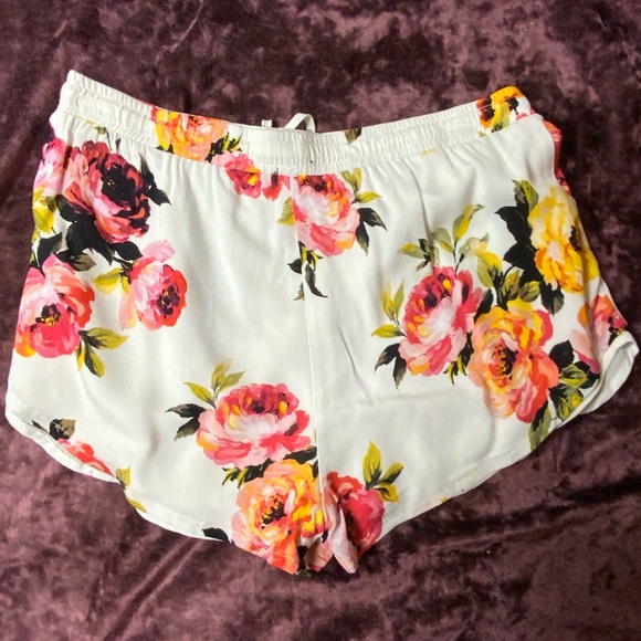 Floral shorts - Picture 3 of 4